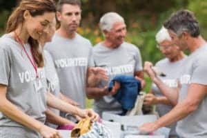 people volunteering